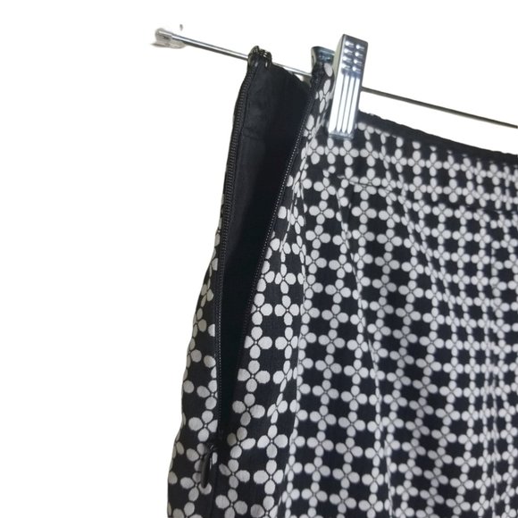 The Limited Black White Ying Yang Pencil Skirt Left Side Zip Clasp Size 4 - Picture 3 of 5